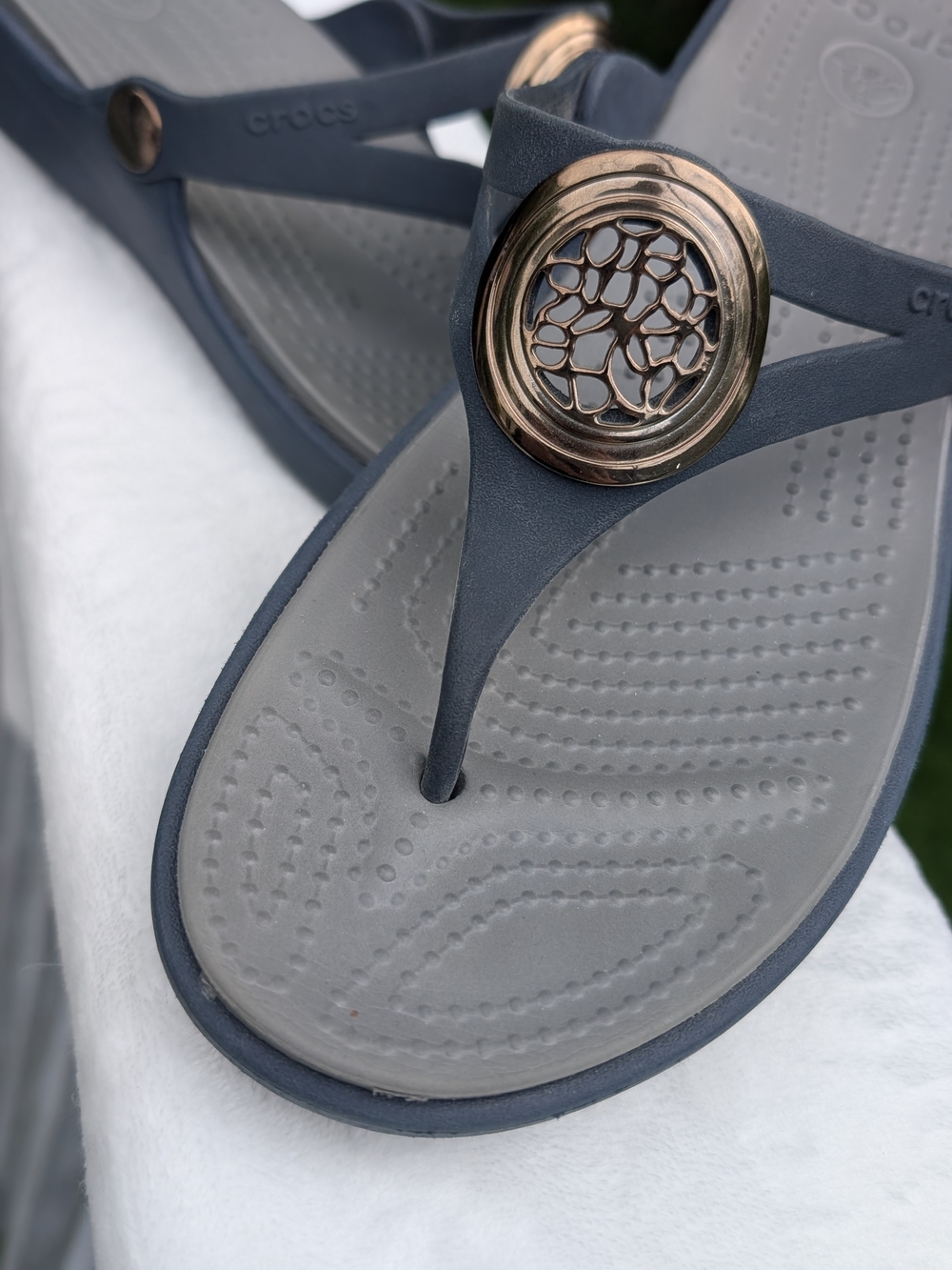 Crocs Women's Gray Blue Thong Sandals with Rose Gold Accent
